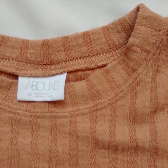 Nude Mock-Neck Ribbed T-Shirt - Picture 2 of 3